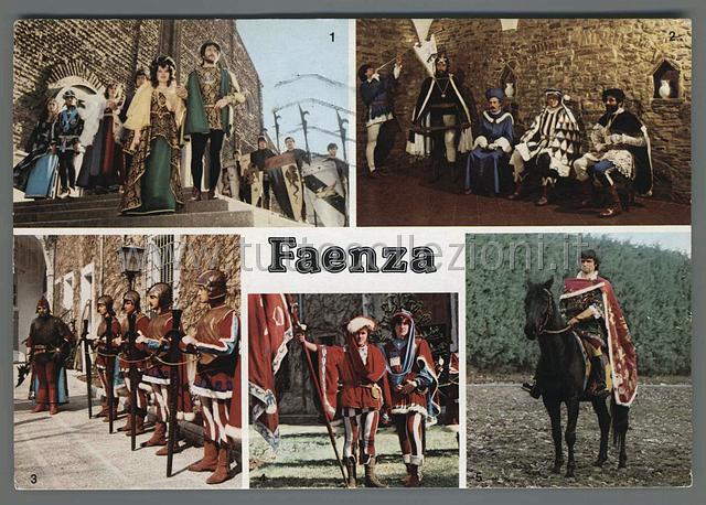 Collezionismo di cartoline postali con costumi